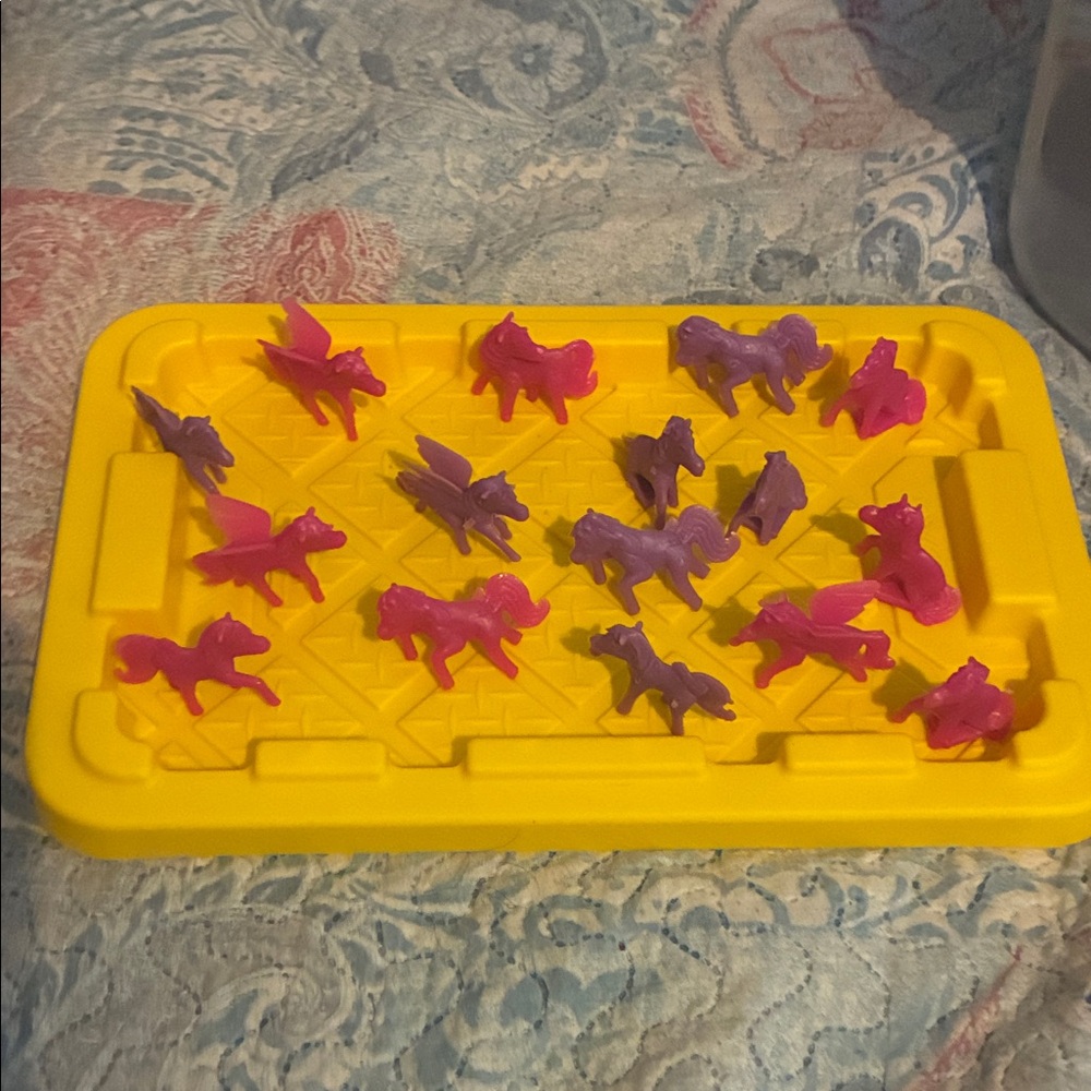 FINAL CLEARANCE 🎉$8or 3 for $15 Colorful Unicorn Toy Set